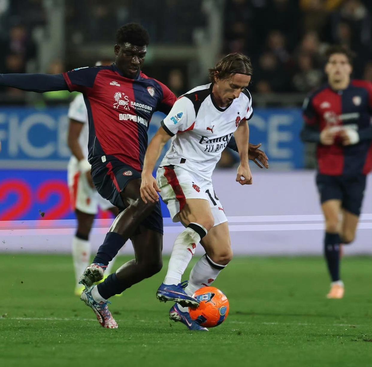 开云赛事-老当益壮！米兰25场伤退23人次，40岁魔笛出勤率前3不在其中