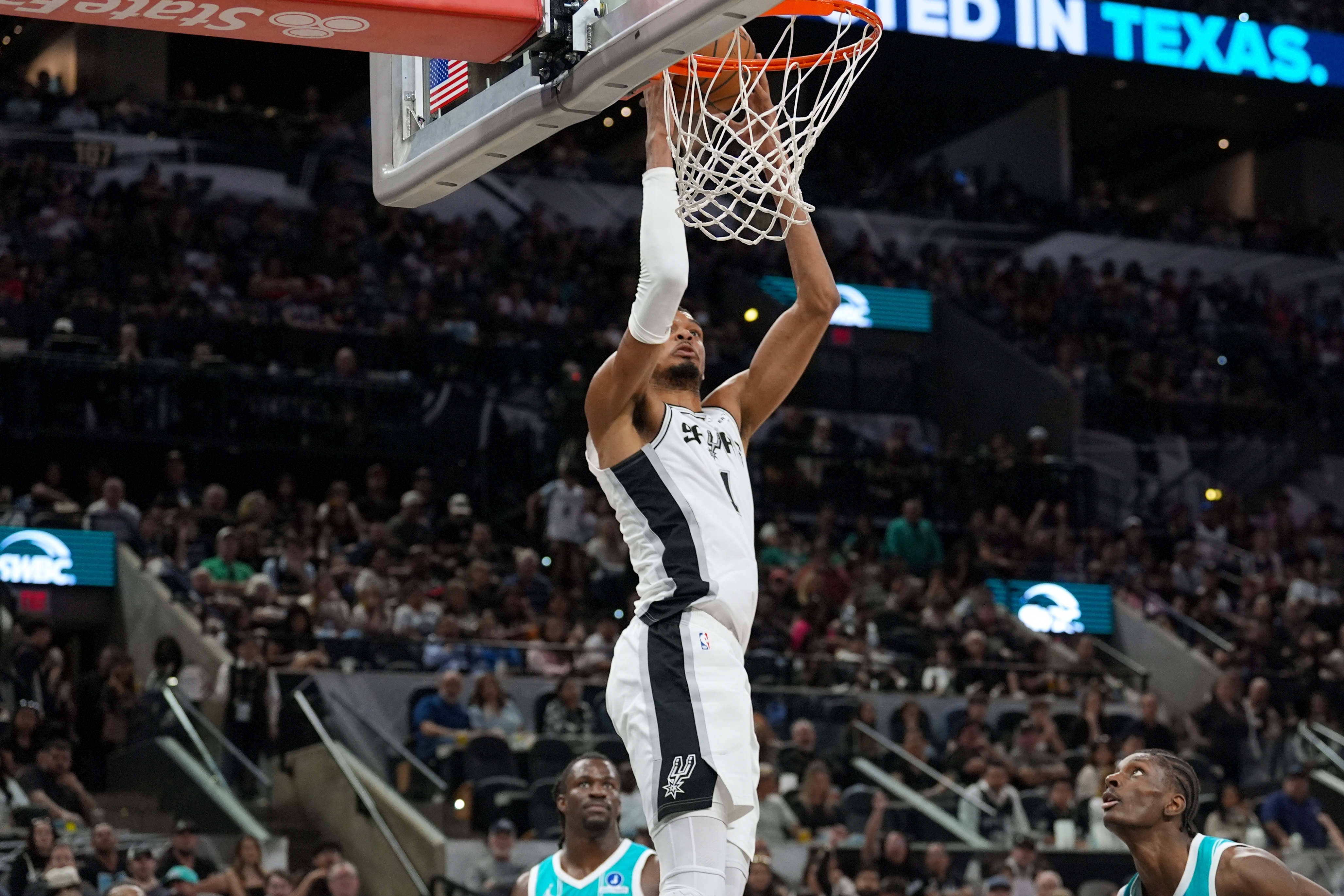 开云体育-仍有评奖资格！米奇：文班想要达成的目标清单或是史上最长之一